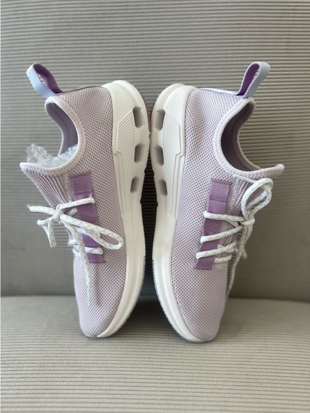 On Running Women’s On Cloudeasy sneakers in the Orchid/Lavendula size 9.5 - Picture 5 of 10
